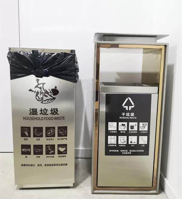 全新的分類(lèi)垃圾箱